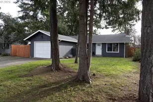 2040 20th St, Florence, OR 97439 - Photo 2