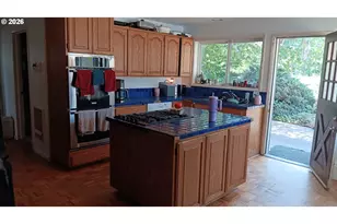 28393 Royal Ave, Eugene, OR 97402 - Photo 4