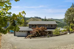 1870 Lakeview Dr, Sutherlin, OR 97479 - Photo 2