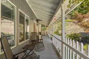 1870 Lakeview Dr, Sutherlin, OR 97479 - Photo 8