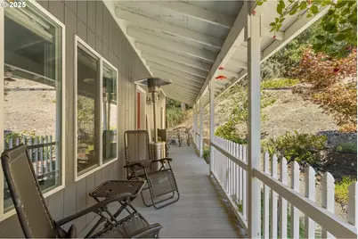 1870 Lakeview Dr, Sutherlin, OR 97479 - Photo 10