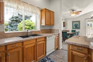 167 Village Dr, Cottage Grove, OR 97424 - Photo 14