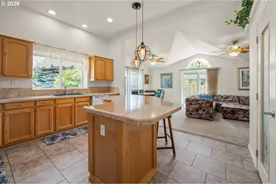 167 Village Dr, Cottage Grove, OR 97424 - Photo 8