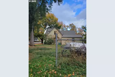 2203 N Fir St, La Grande, OR 97850 - Photo 2