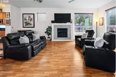 3990 Abbey Ln #201B, Astoria, OR 97103 - Photo 10