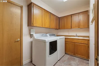 7805 SW Gearhart Dr, Beaverton, OR 97007 - Photo 14