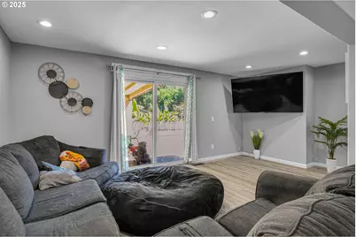 16637 NE Hassalo St, Portland, OR 97230 - Photo 8