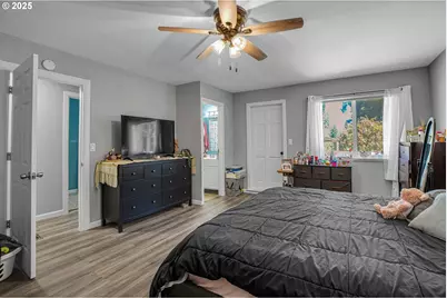 16637 NE Hassalo St, Portland, OR 97230 - Photo 10