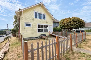 414 Hall Ave, Coos Bay, OR 97420 - Photo 4
