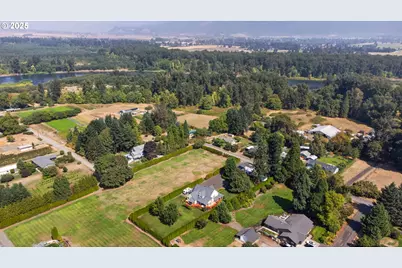 2011 River Loop 1, Eugene, OR 97404 - Photo 4