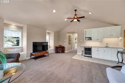 2011 River Loop 1, Eugene, OR 97404 - Photo 24