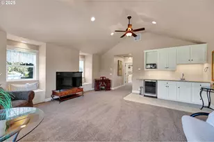 2011 River Loop 1, Eugene, OR 97404 - Photo 24