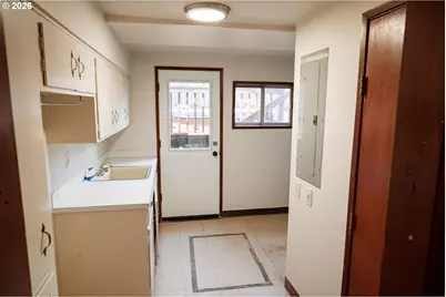 2085 SW Roxbury Ave, Portland, OR 97225 - Photo 36