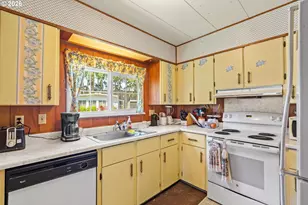 205 S 54th St, Springfield, OR 97478 - Photo 8