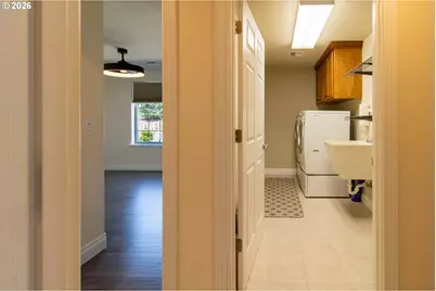 395 N Summerwood St, Roseburg, OR 97471 - Photo 20
