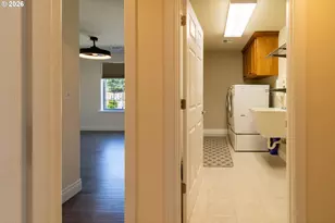 395 N Summerwood St, Roseburg, OR 97471 - Photo 20