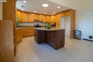 395 N Summerwood St, Roseburg, OR 97471 - Photo 16