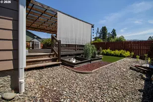 395 N Summerwood St, Roseburg, OR 97471 - Photo 38