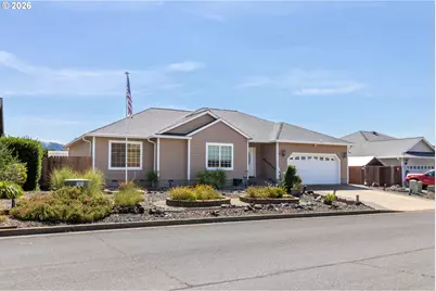 395 N Summerwood St, Roseburg, OR 97471 - Photo 40