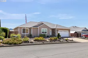 395 N Summerwood St, Roseburg, OR 97471 - Photo 40