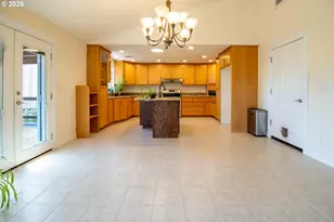 395 N Summerwood St, Roseburg, OR 97471 - Photo 10