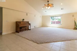 395 N Summerwood St, Roseburg, OR 97471 - Photo 6