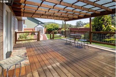 395 N Summerwood St, Roseburg, OR 97471 - Photo 36