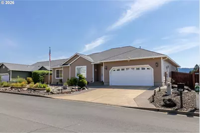 395 N Summerwood St, Roseburg, OR 97471 - Photo 2