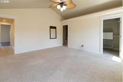395 N Summerwood St, Roseburg, OR 97471 - Photo 28