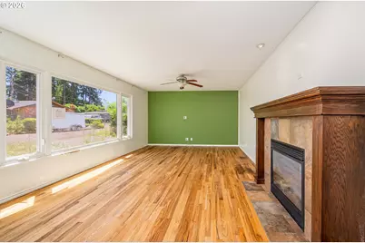 248 Hayes Ave, Cottage Grove, OR 97424 - Photo 2