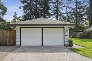 1038 NE 113th Ave, Portland, OR 97220 - Photo 2