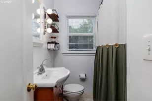 11805 SW Lincoln Ave, Portland, OR 97223 - Photo 10