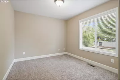 1075 Sage St, Silverton, OR 97381 - Photo 6