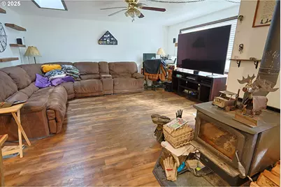 770 S Wasson St, Coos Bay, OR 97420 - Photo 16