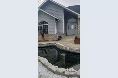 2984 NW Stacie Ct, Roseburg, OR 97471 - Photo 2