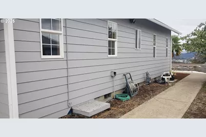 2984 NW Stacie Ct, Roseburg, OR 97471 - Photo 6