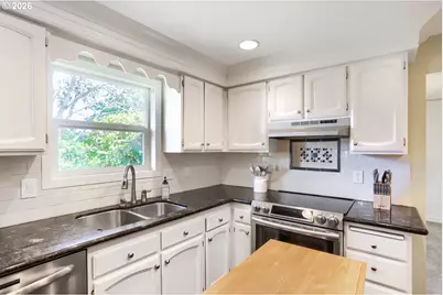 1073 Rafael Ave N, Keizer, OR 97303 - Photo 10