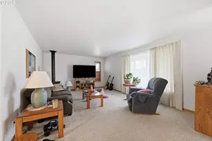 28095 Clear Lake Rd, Eugene, OR 97402 - Photo 14