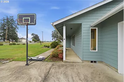28095 Clear Lake Rd, Eugene, OR 97402 - Photo 4