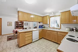 28095 Clear Lake Rd, Eugene, OR 97402 - Photo 6