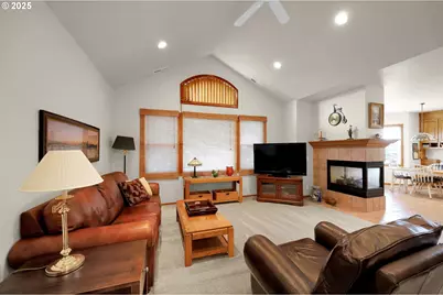 1789 Lake Shore Dr, Eugene, OR 97408 - Photo 16