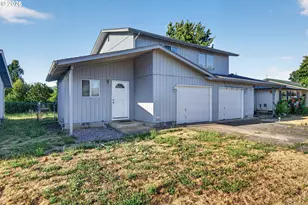 30 T St, Springfield, OR 97477 - Photo 2