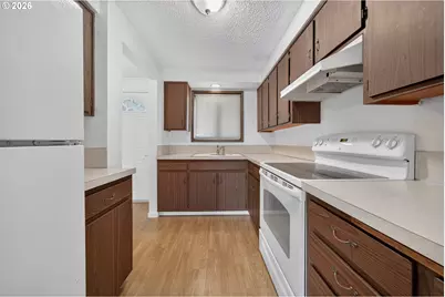 30 T St, Springfield, OR 97477 - Photo 12