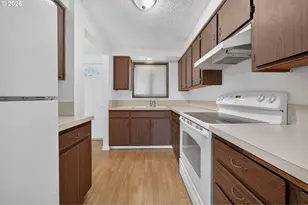 30 T St, Springfield, OR 97477 - Photo 12