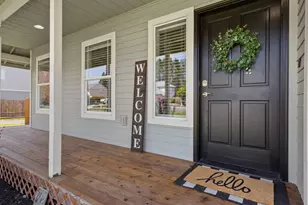 724 E 7th St, La Center, WA 98629 - Photo 6