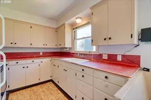 9734 SE Harrison St, Portland, OR 97216 - Photo 12