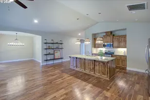 310 NE 17th St, Battle Ground, WA 98604 - Photo 8