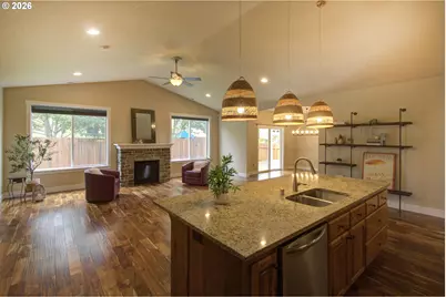 310 NE 17th St, Battle Ground, WA 98604 - Photo 6