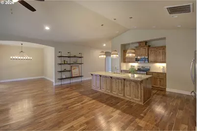 310 NE 17th St, Battle Ground, WA 98604 - Photo 8
