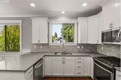8280 N Burrage Ave, Portland, OR 97217 - Photo 12